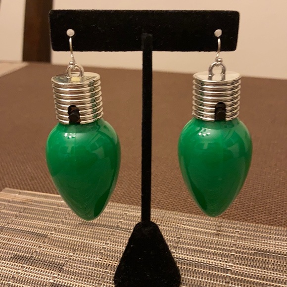 ⚜️Light Up Green Light Bulb Earrings! NWT! - Picture 1 of 2